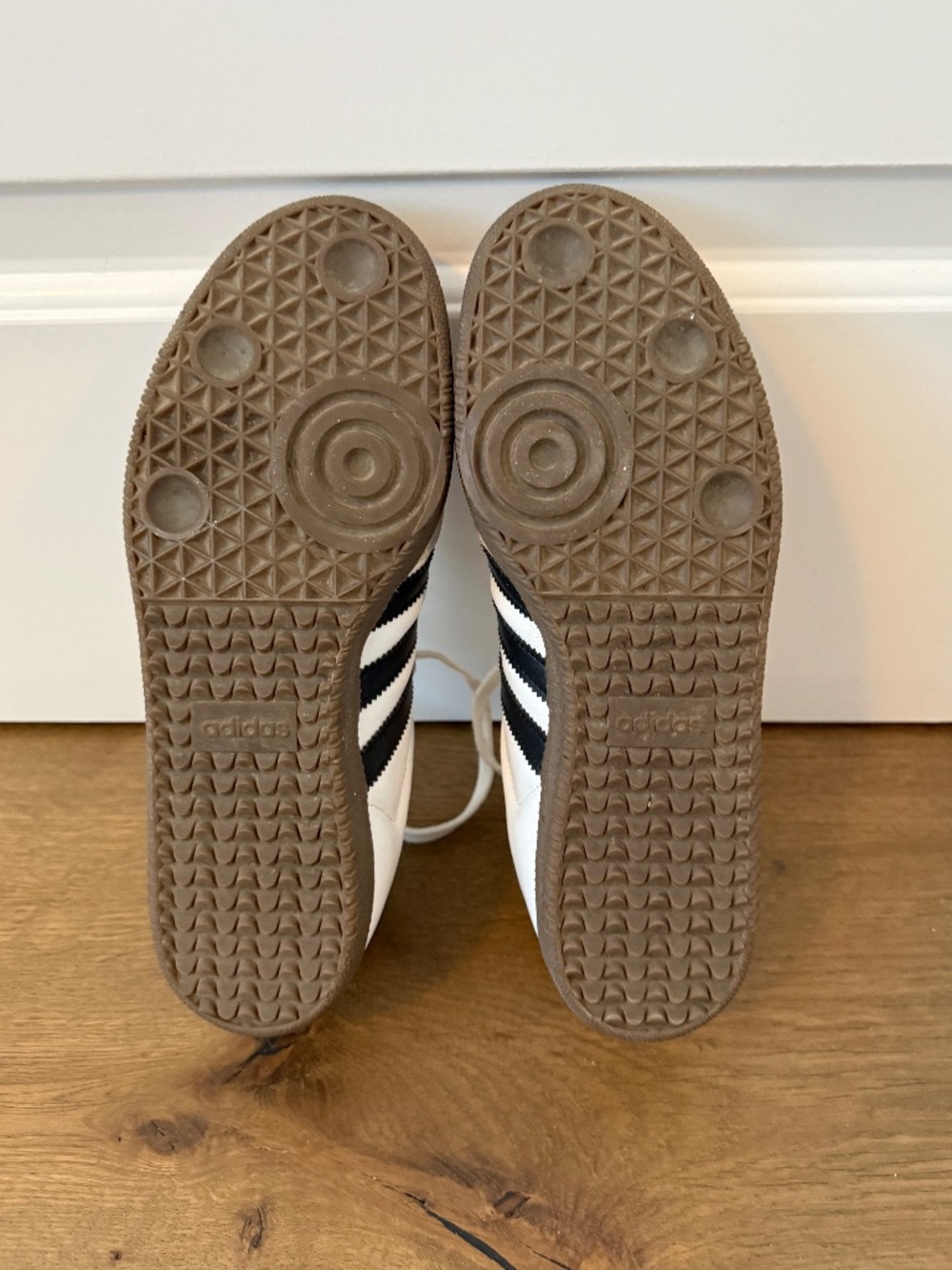 Adidas Samba shoe, size 8 - Picture 3 of 3
